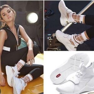 White pumas sneakers Selena Gomez puma